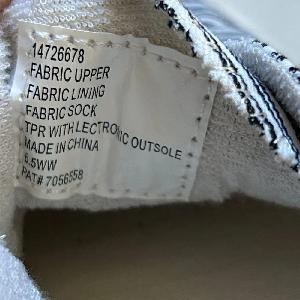 Torrid multi stripe Riley Ruched Sneaker (WW) size 6.5 WW - Picture 8 of 8